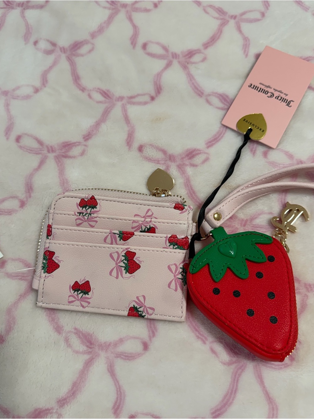 Juicy Couture Powder Blush Multi Strawberry Card Case Wristlet - Picture 5 of 5
